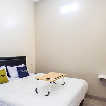 Urbanview Hotel Near Alun Alun Tegal Теґал Екстер'єр фото