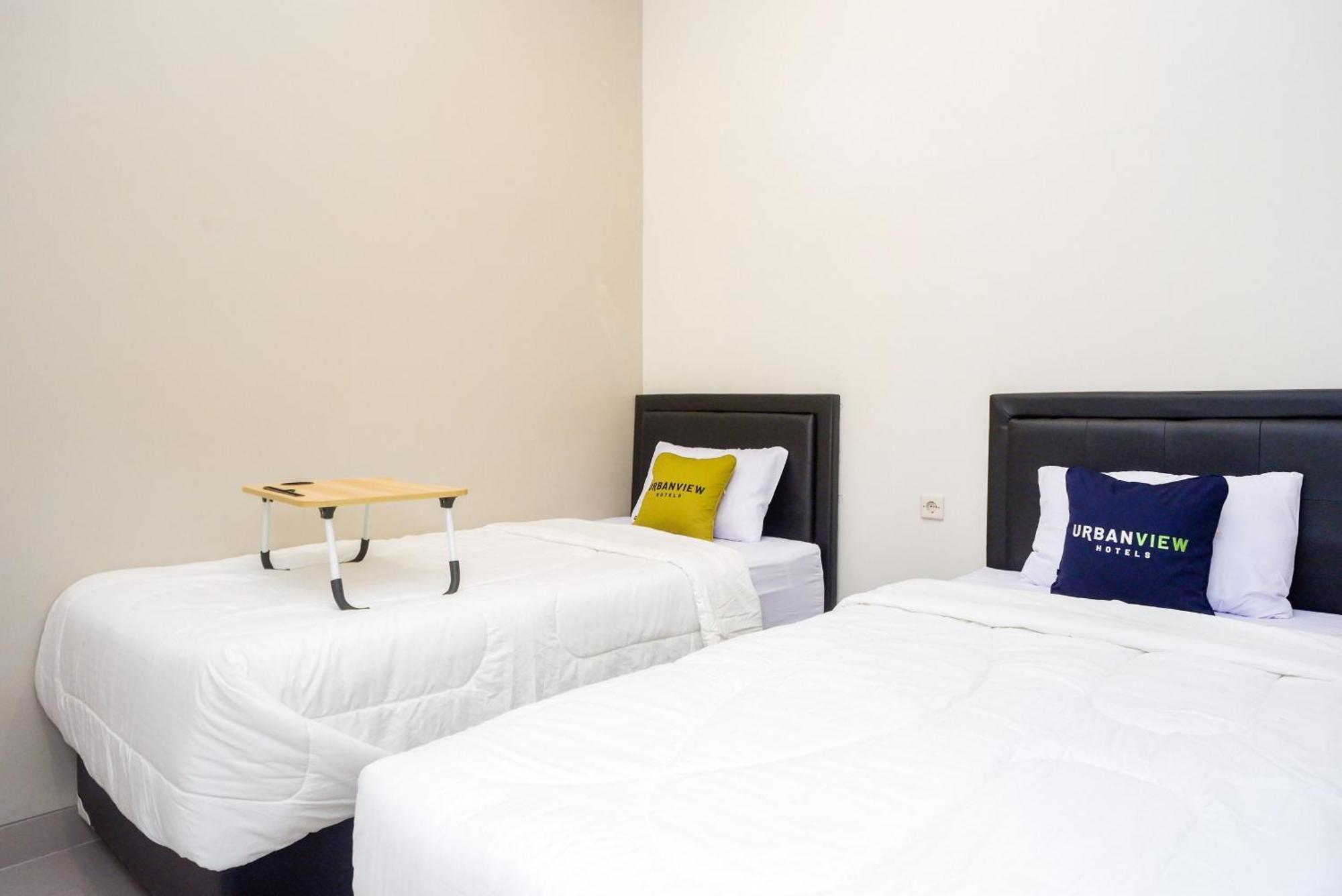Urbanview Hotel Near Alun Alun Tegal Теґал Екстер'єр фото