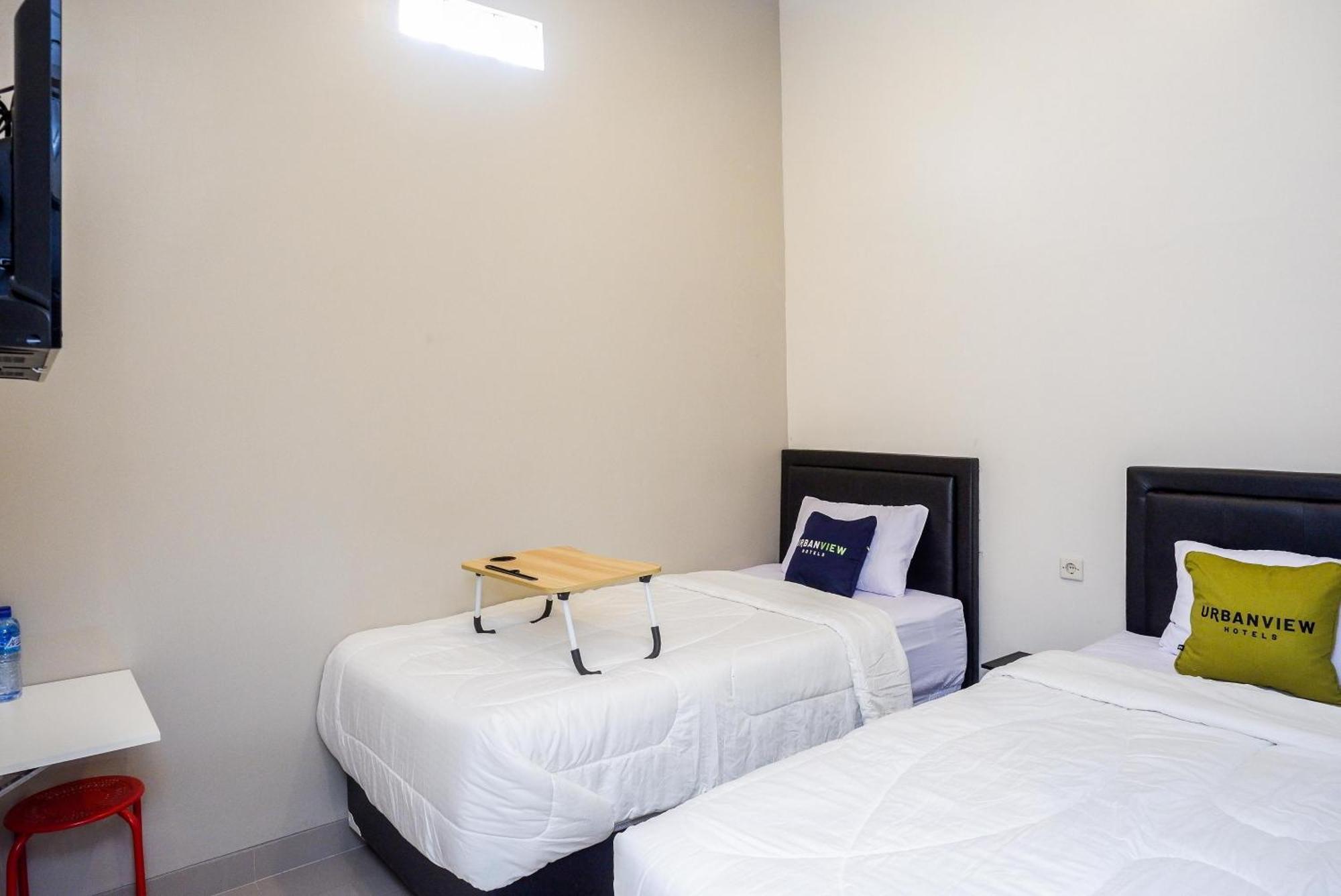 Urbanview Hotel Near Alun Alun Tegal Теґал Екстер'єр фото
