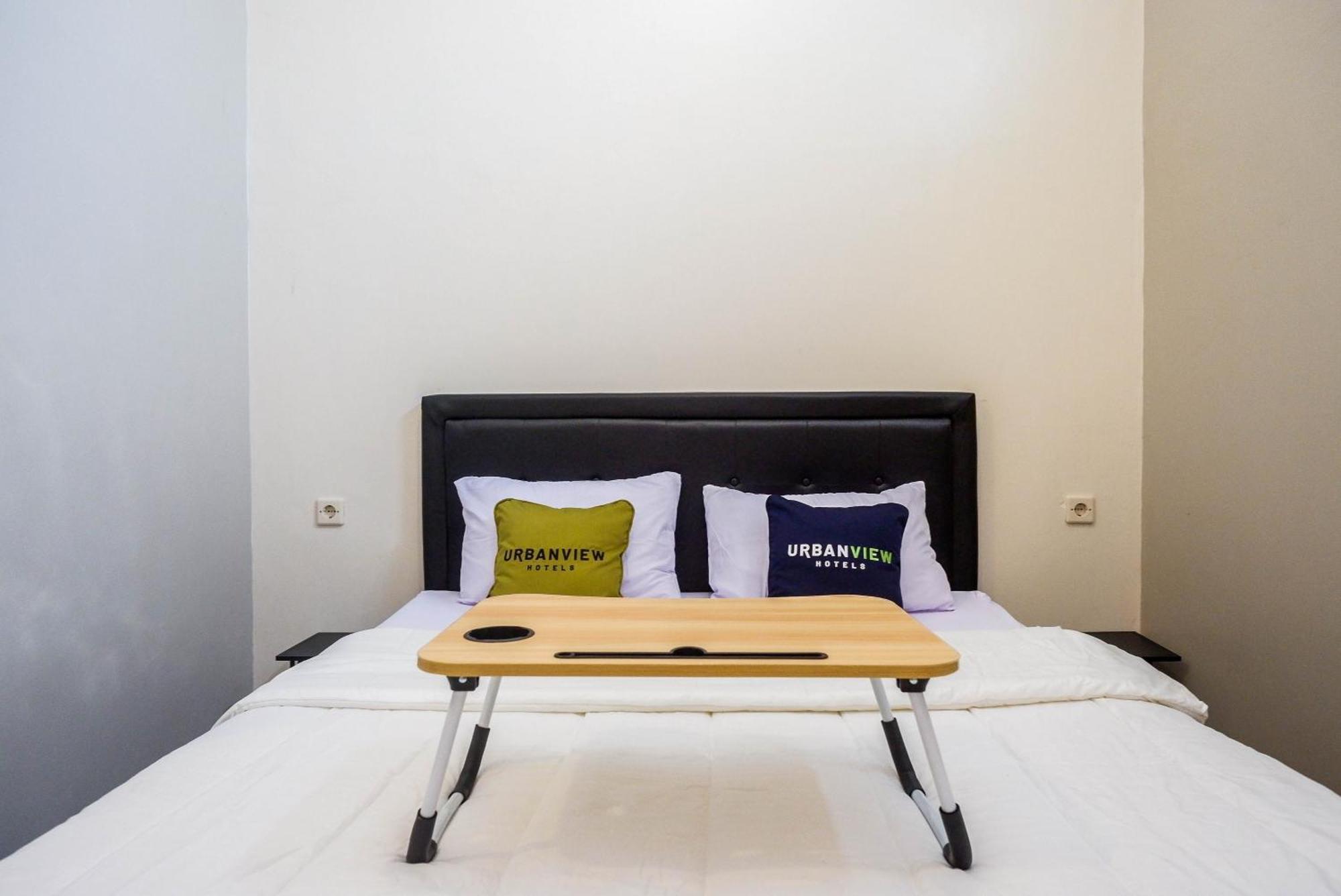 Urbanview Hotel Near Alun Alun Tegal Екстер'єр фото