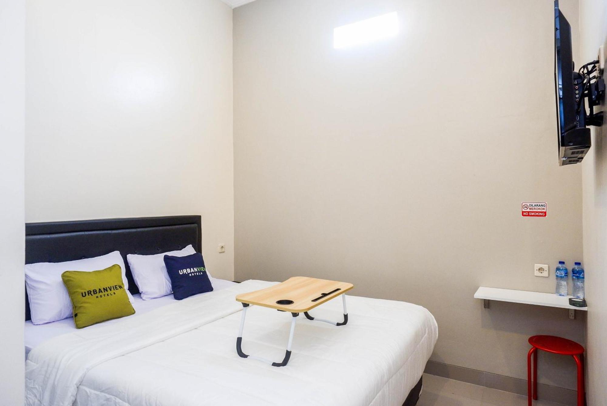 Urbanview Hotel Near Alun Alun Tegal Екстер'єр фото