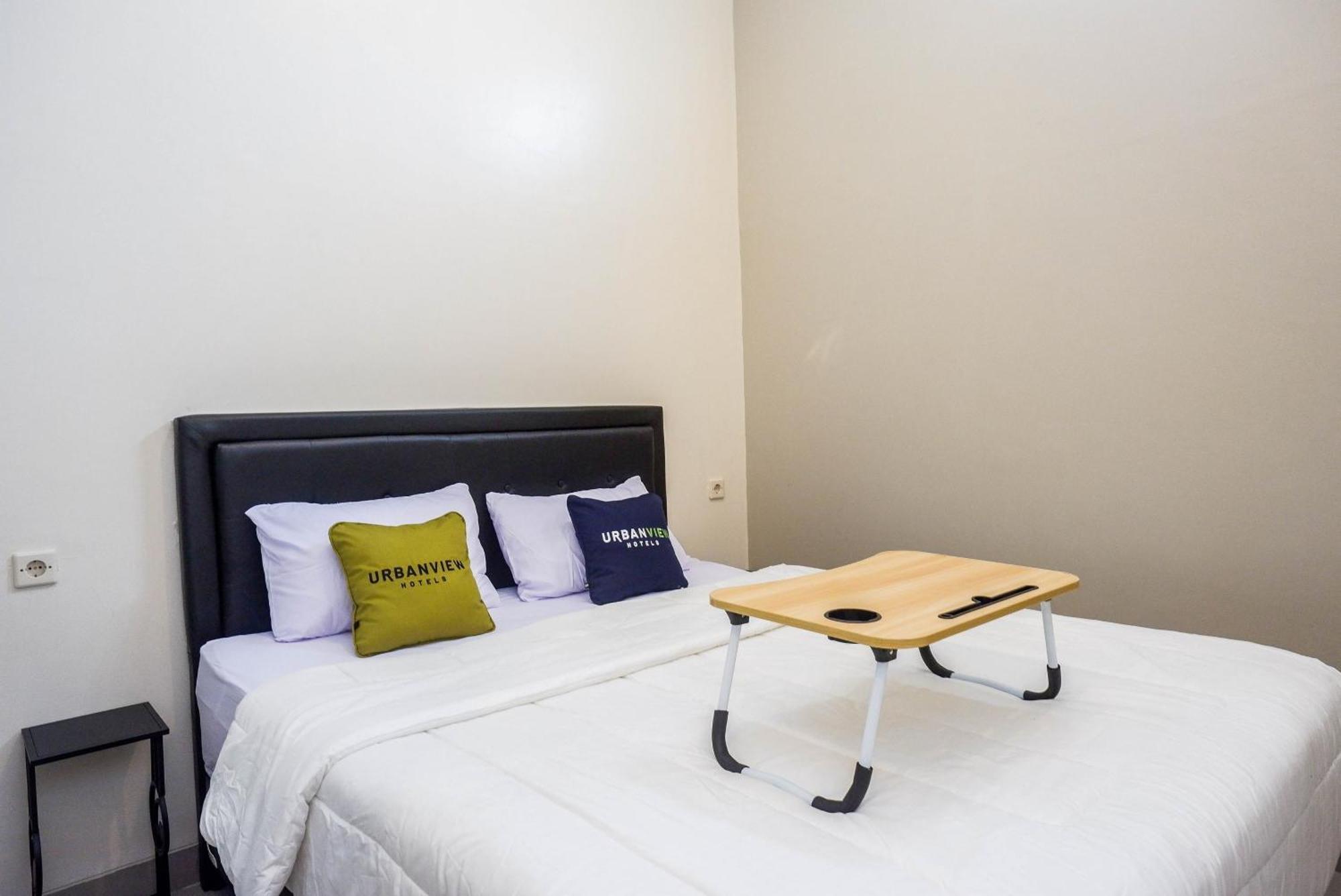 Urbanview Hotel Near Alun Alun Tegal Екстер'єр фото
