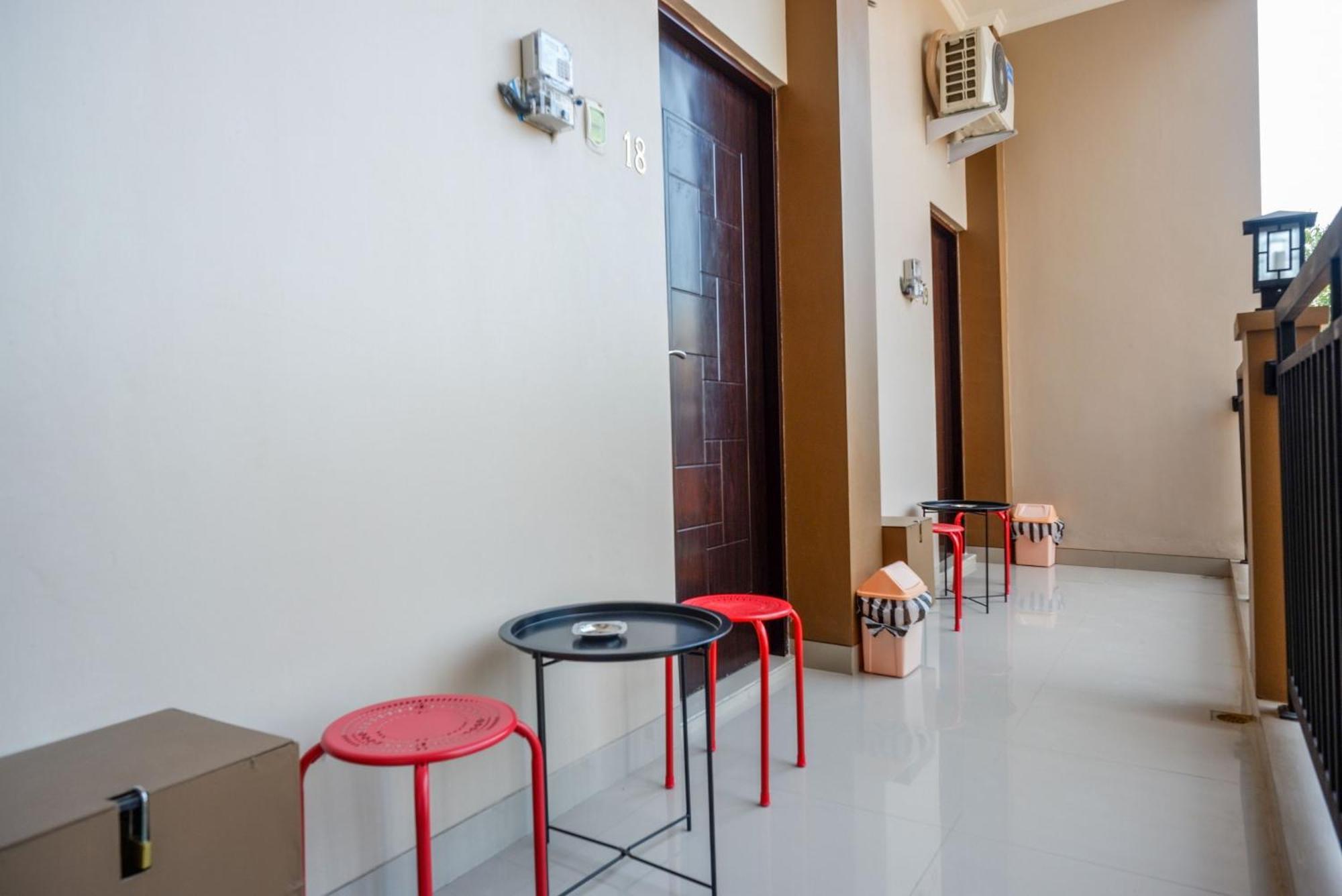 Urbanview Hotel Near Alun Alun Tegal Теґал Екстер'єр фото