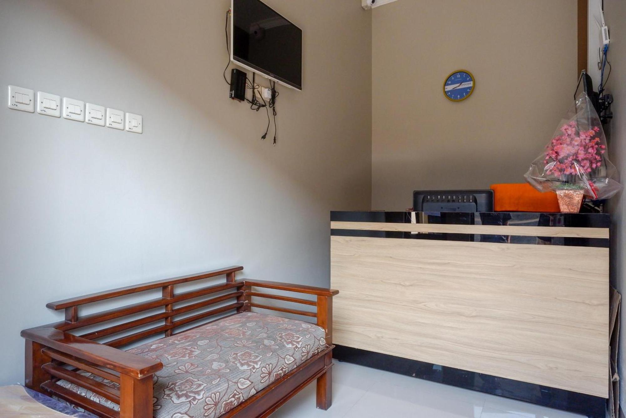 Urbanview Hotel Near Alun Alun Tegal Теґал Екстер'єр фото