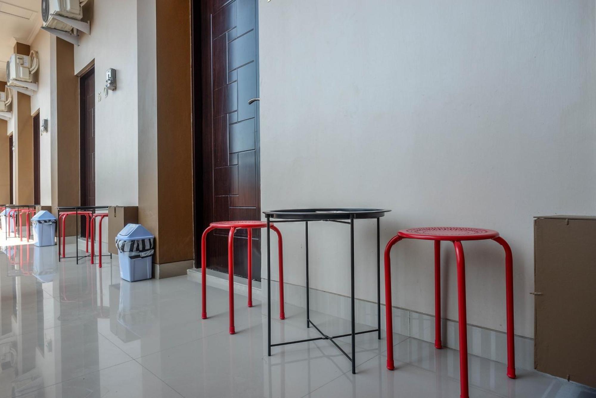 Urbanview Hotel Near Alun Alun Tegal Екстер'єр фото