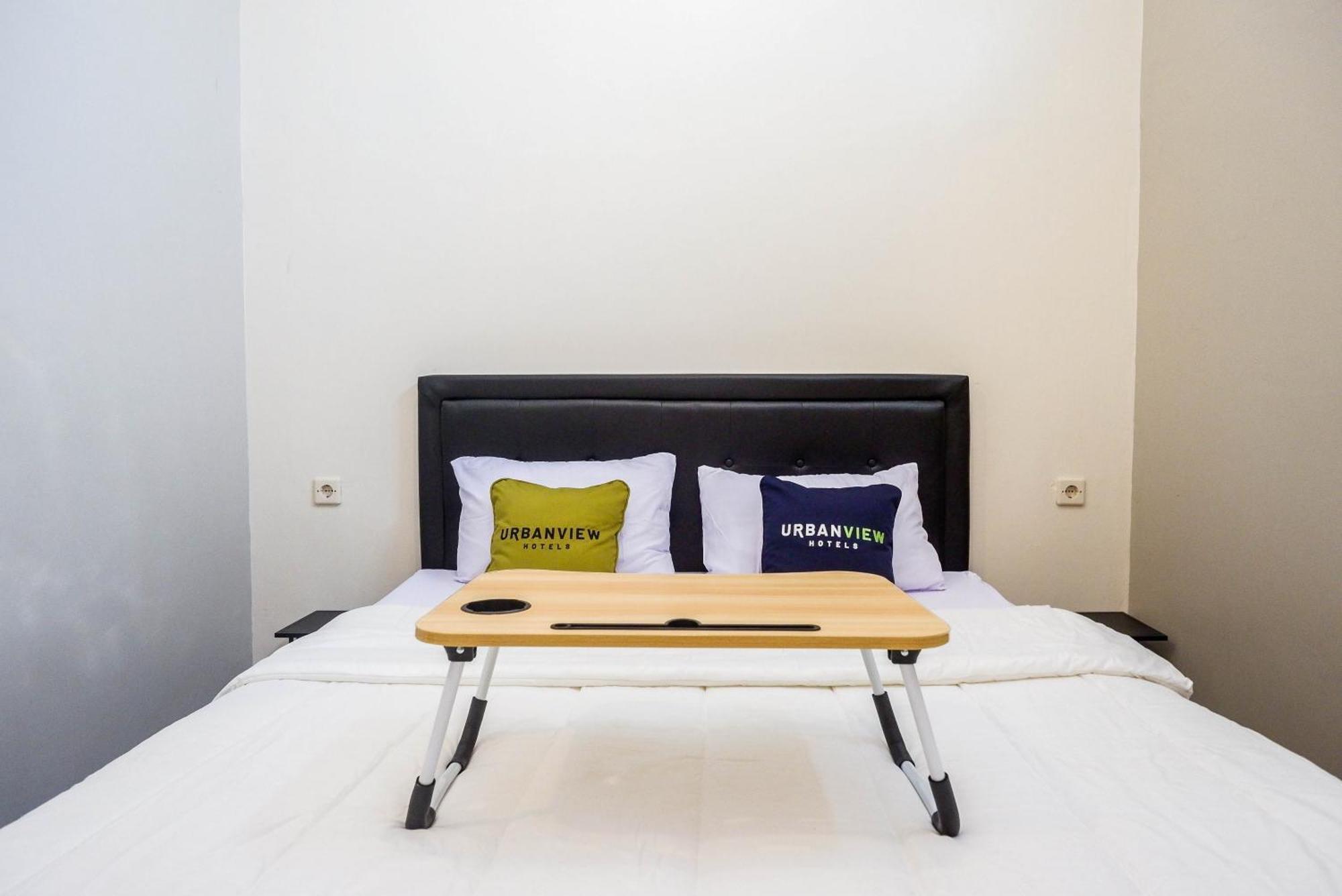Urbanview Hotel Near Alun Alun Tegal Теґал Екстер'єр фото